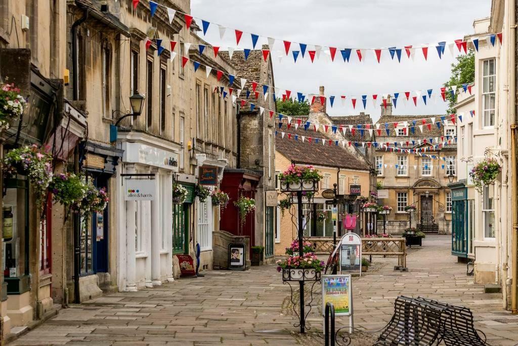 Heavenly Retreat Apartment Corsham Bagian luar foto